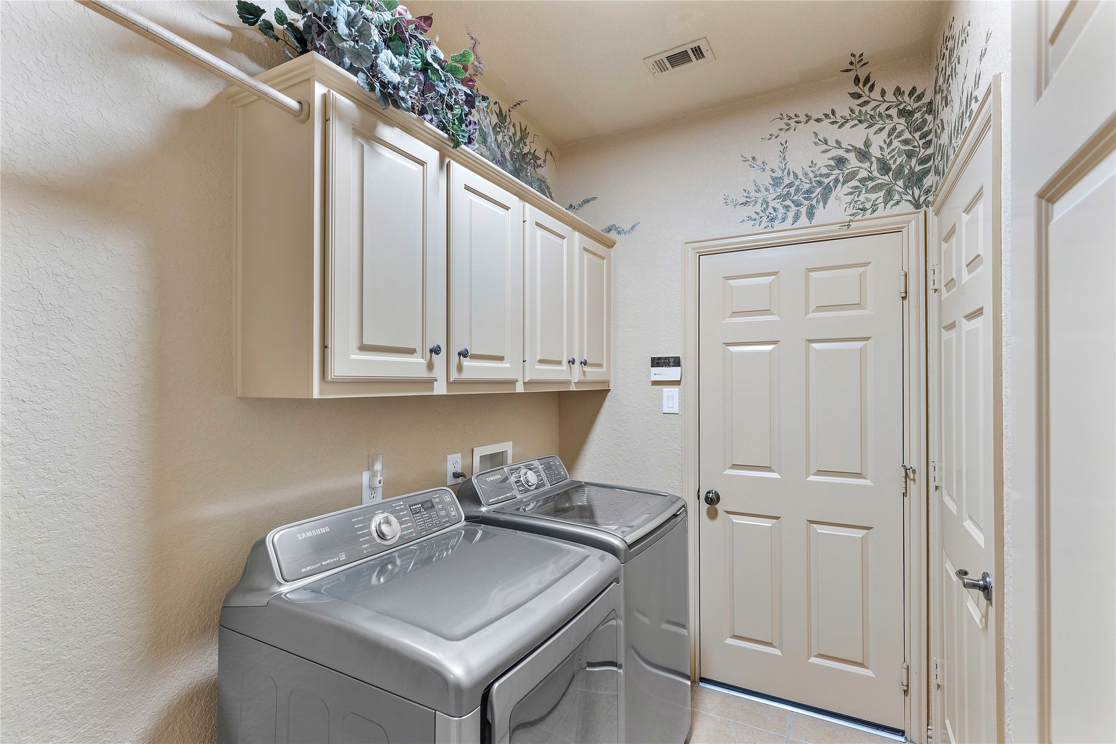 7 North Spring Brook Court Spring, TX 77382 - Photo 34 of 49 The laundry/utility room is right off the hallway and gives you access to the garage.