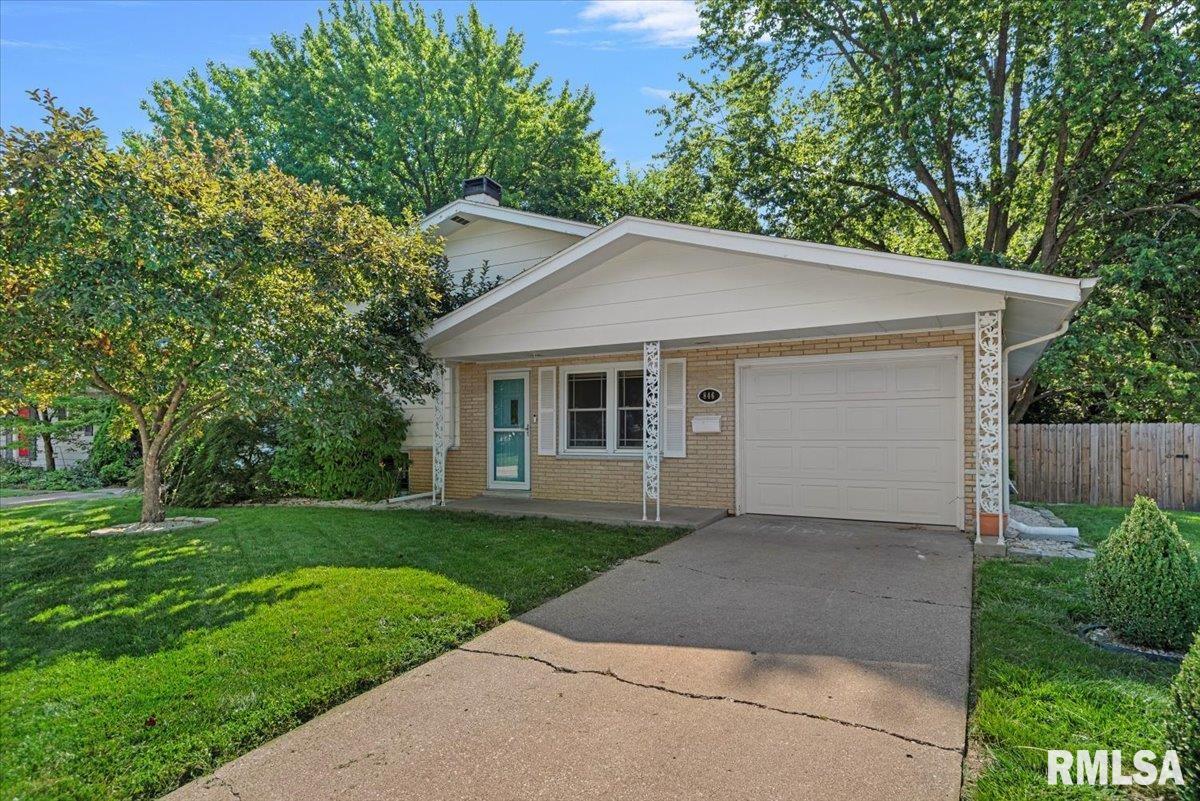 846 Roanoke Drive Springfield, IL 62702 - Photo 1 of 28