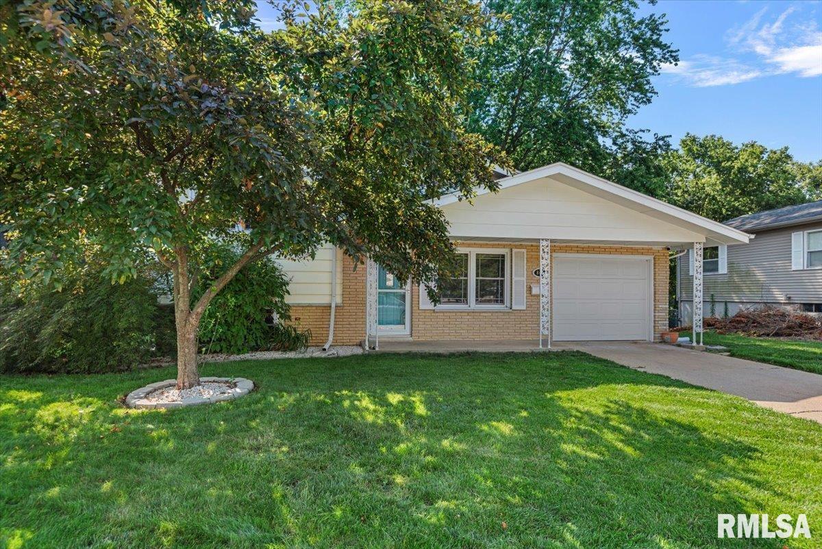 846 Roanoke Drive Springfield, IL 62702 - Photo 2 of 28