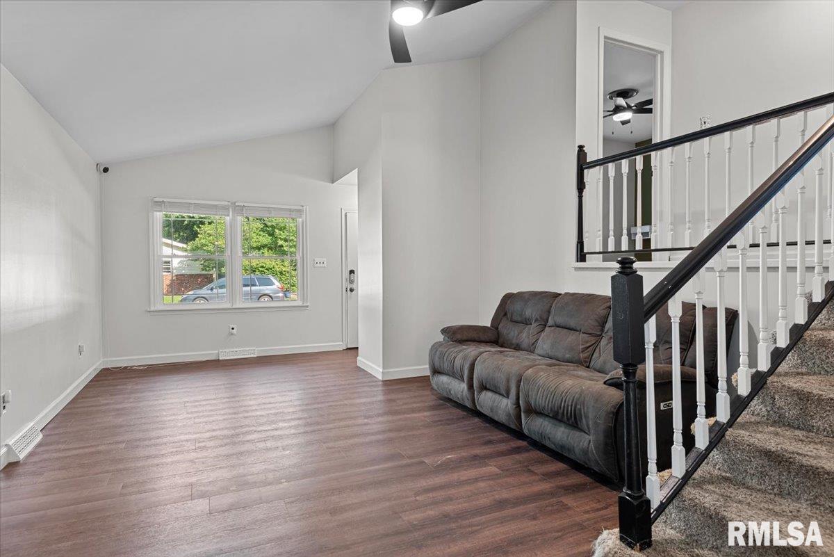 846 Roanoke Drive Springfield, IL 62702 - Photo 6 of 28
