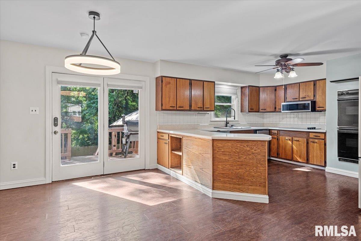 846 Roanoke Drive Springfield, IL 62702 - Photo 7 of 28