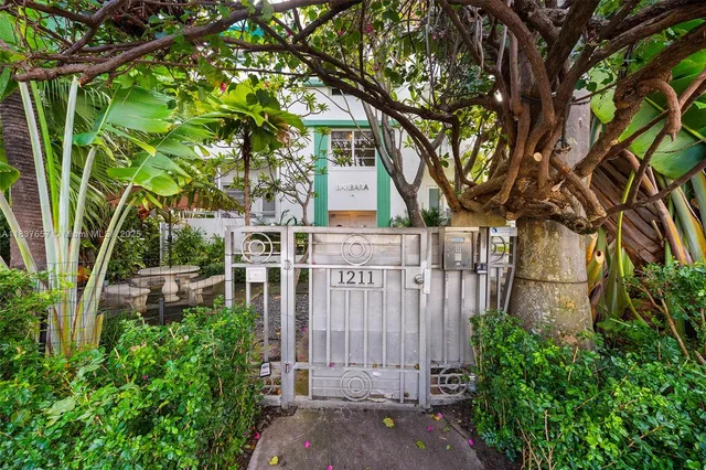 $2,550 | 1211 Pennsylvania Avenue, Unit A1, Miami Beach, FL 33139