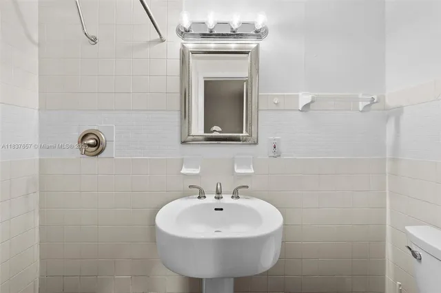 $2,550 | 1211 Pennsylvania Avenue, Unit A1, Miami Beach, FL 33139