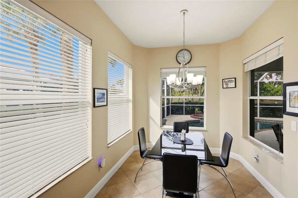 508 Fallbrook Drive Venice, FL 34292 - Photo 8 of 20 a dining room with furniture and window