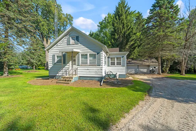$1,100,000 | 332 4 Mile Road, Caledonia, WI 53402