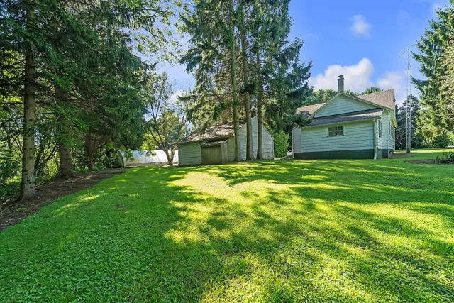 $1,100,000 | 332 4 Mile Road, Caledonia, WI 53402