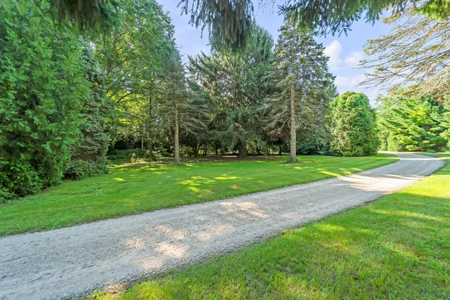 $1,100,000 | 332 4 Mile Road, Caledonia, WI 53402