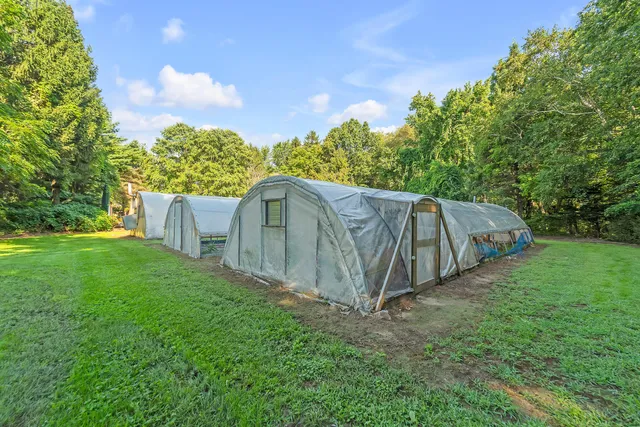 $1,100,000 | 332 4 Mile Road, Caledonia, WI 53402