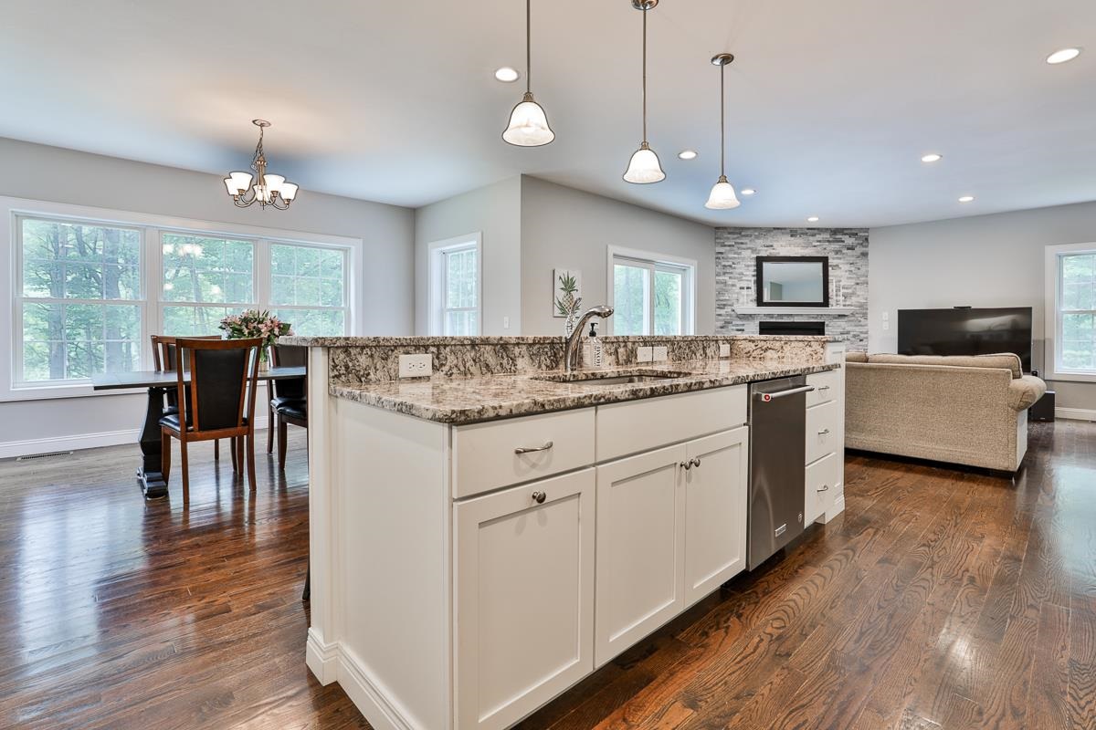 16 London Bridge Road Windham, NH 03087 - Photo 11 of 40