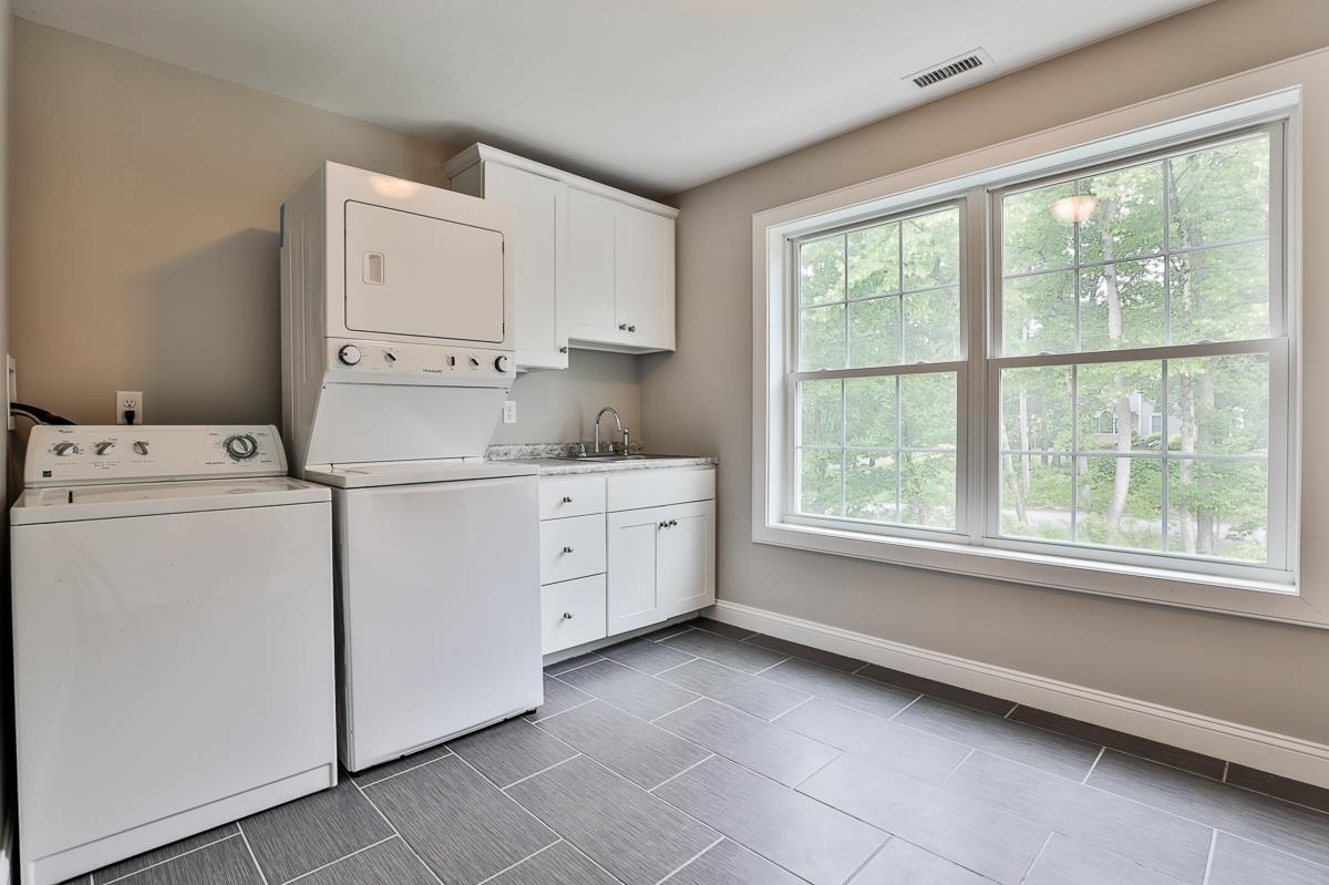 16 London Bridge Road Windham, NH 03087 - Photo 18 of 40