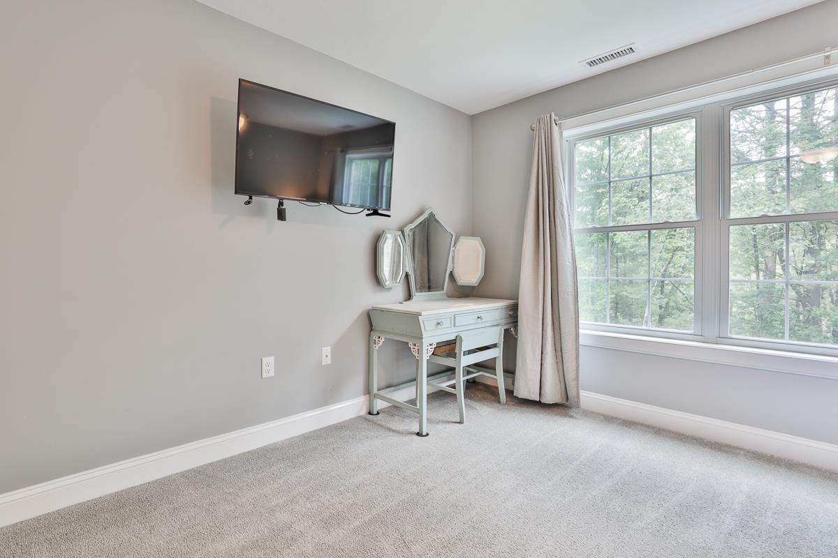 16 London Bridge Road Windham, NH 03087 - Photo 20 of 40