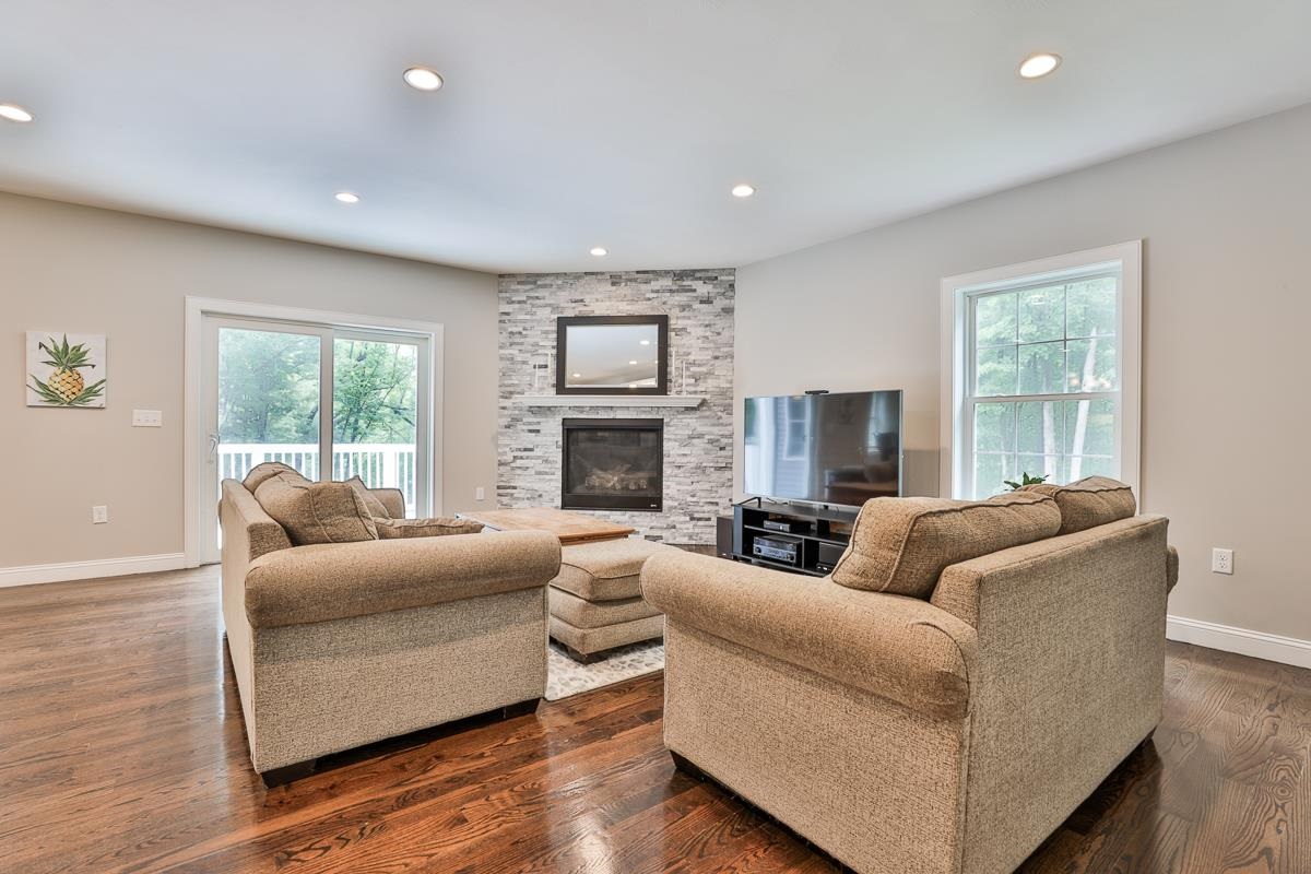 16 London Bridge Road Windham, NH 03087 - Photo 5 of 40