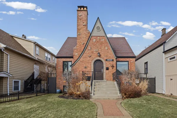 $875,000 | 5226 West Eddy Street, Chicago, IL 60641