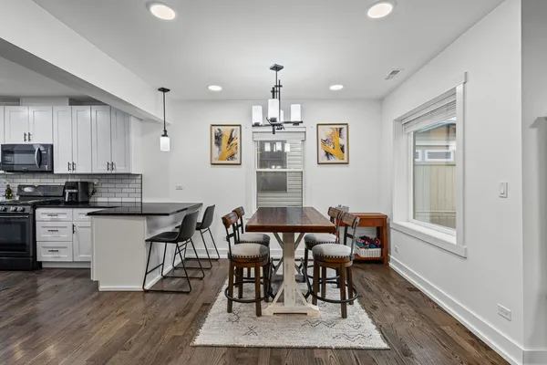 $875,000 | 5226 West Eddy Street, Chicago, IL 60641