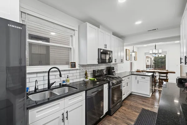 $875,000 | 5226 West Eddy Street, Chicago, IL 60641