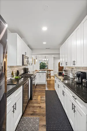 $875,000 | 5226 West Eddy Street, Chicago, IL 60641