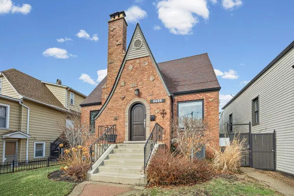 $875,000 | 5226 West Eddy Street, Chicago, IL 60641