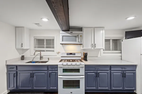 $875,000 | 5226 West Eddy Street, Chicago, IL 60641