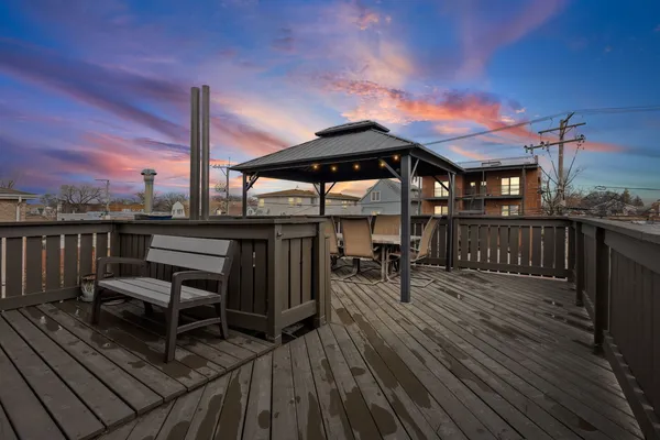 $875,000 | 5226 West Eddy Street, Chicago, IL 60641