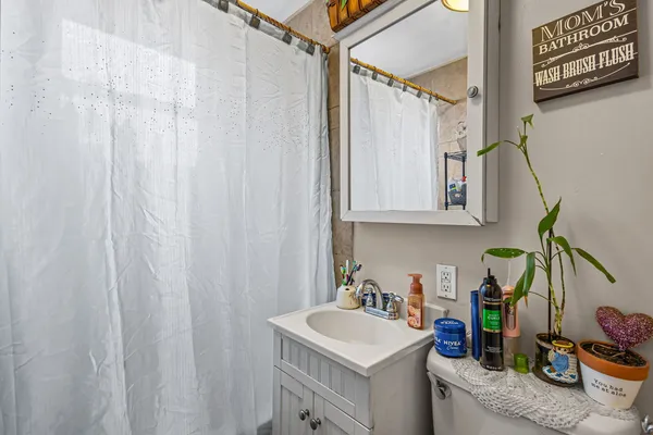 $875,000 | 5226 West Eddy Street, Chicago, IL 60641