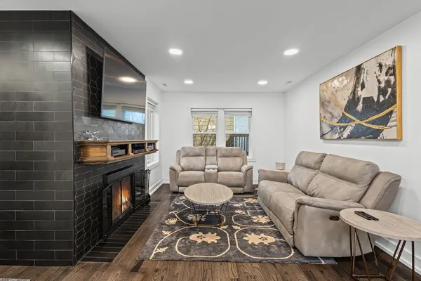 $875,000 | 5226 West Eddy Street, Chicago, IL 60641