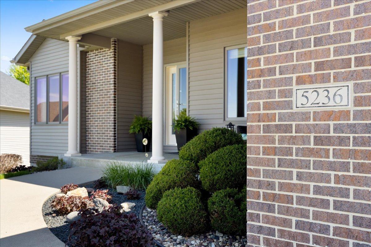 5236 Southern Ridge Lane Southwest Rochester, MN 55902 - Photo 2 of 44