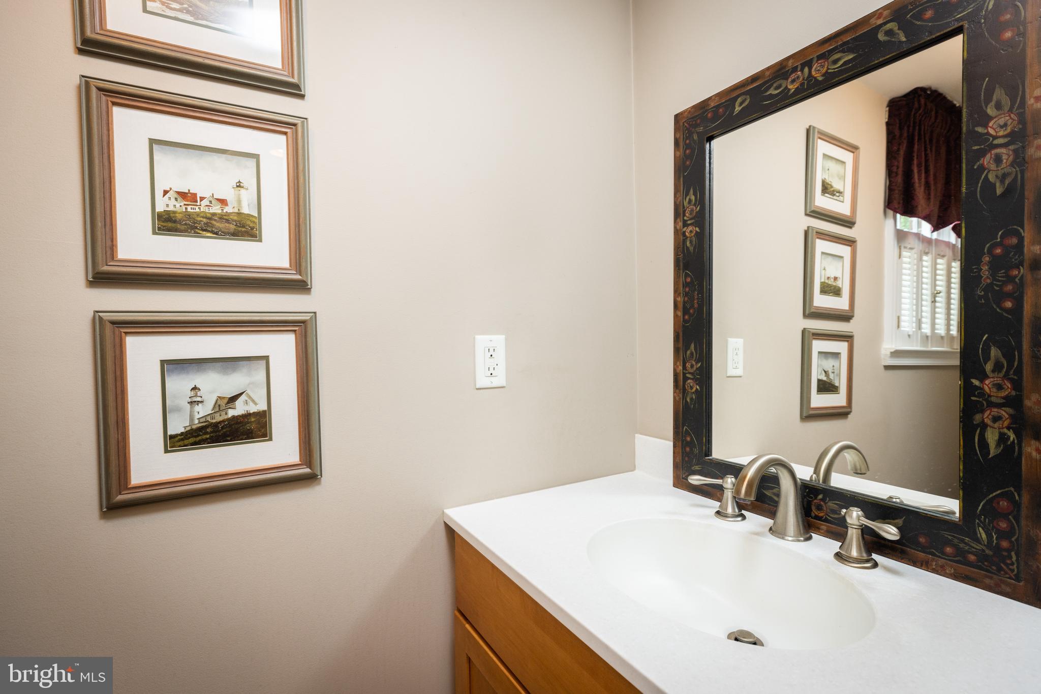 725 Halstead Road Wilmington, DE 19803 - Photo 8 of 25 Powder Room