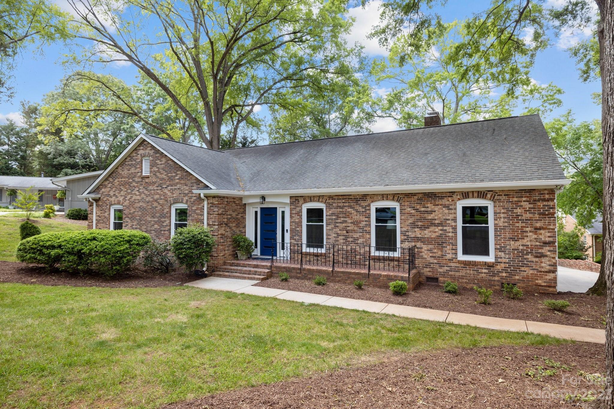 7143 Hopeton Road Charlotte, NC 28210 - Photo 1 of 39 Gallery Image 1