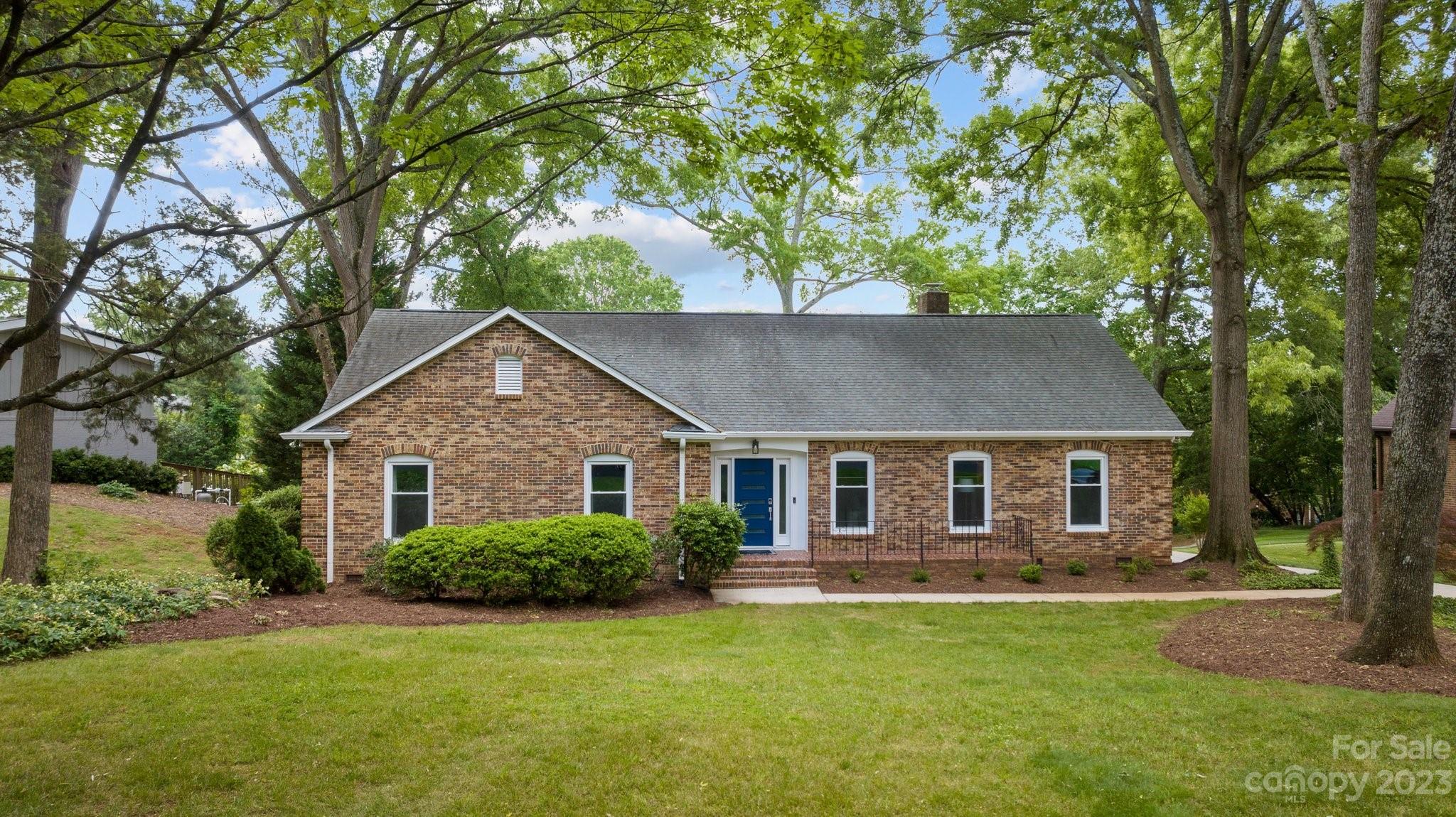 7143 Hopeton Road Charlotte, NC 28210 - Photo 4 of 39 Gallery Image 4