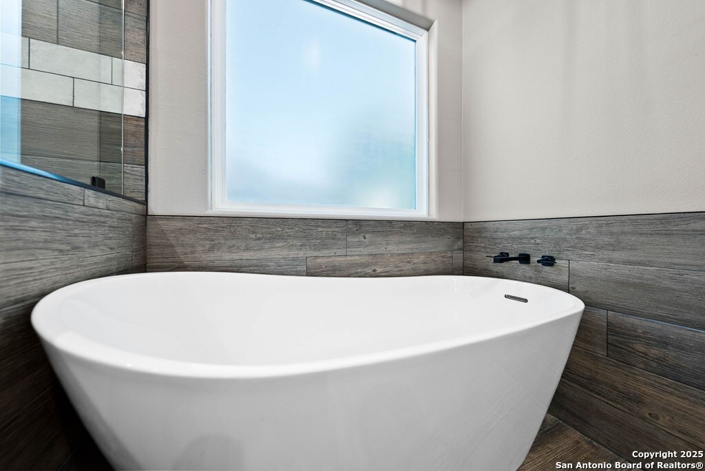 502 Sumack Kerrville, TX 78028 - Photo 22 of 58 a bathroom with a bathtub