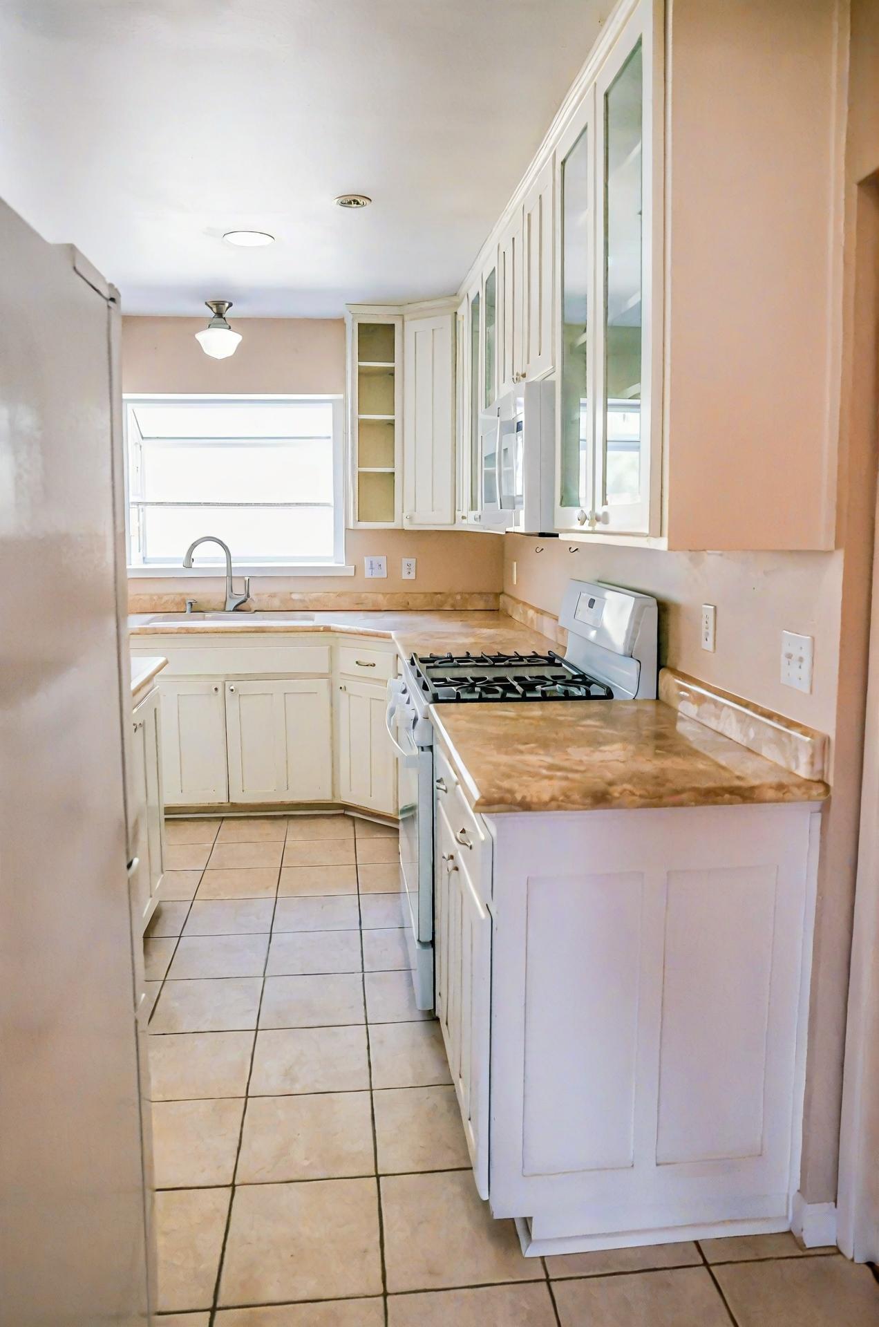 6620 Scottsbluff Road Klamath Falls, OR 97601 - Photo 7 of 51 Kitchen
