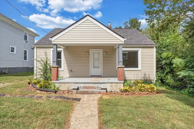 $1,200 | 812 Mississippi Avenue Northeast, Roanoke, VA 24012
