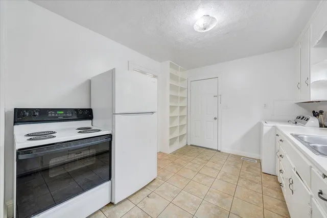 $1,200 | 812 Mississippi Avenue Northeast, Roanoke, VA 24012