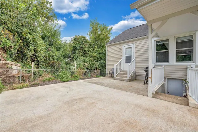 $1,200 | 812 Mississippi Avenue Northeast, Roanoke, VA 24012