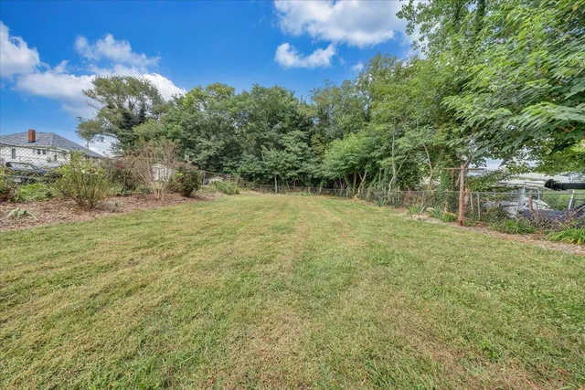 $1,200 | 812 Mississippi Avenue Northeast, Roanoke, VA 24012