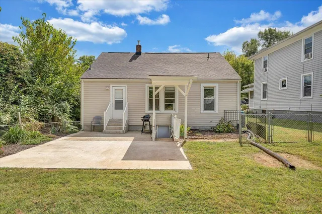 $1,200 | 812 Mississippi Avenue Northeast, Roanoke, VA 24012