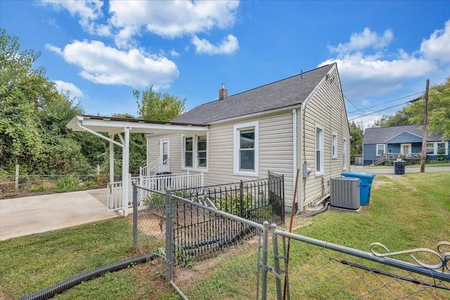 $1,200 | 812 Mississippi Avenue Northeast, Roanoke, VA 24012