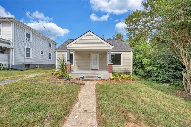 $1,200 | 812 Mississippi Avenue Northeast, Roanoke, VA 24012