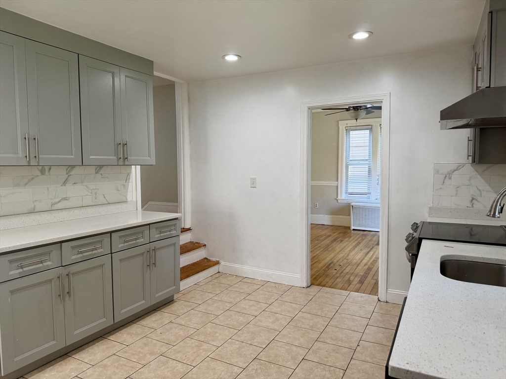 31 Stoneland Road Worcester, MA 01603 - Photo 3 of 33