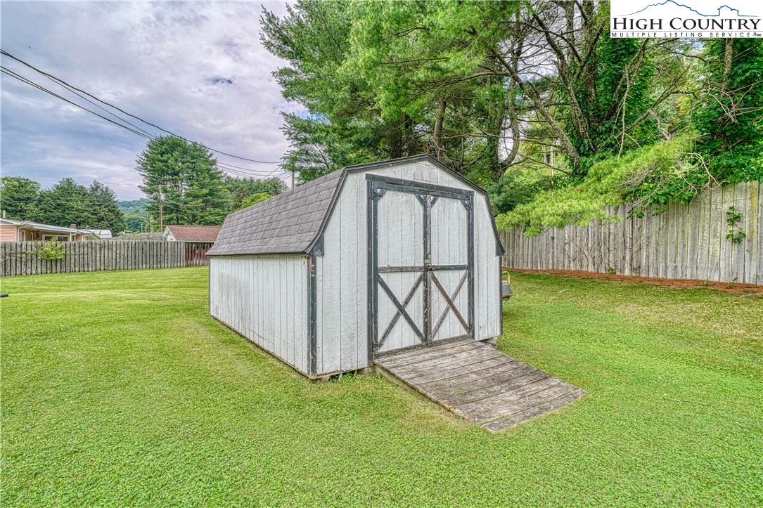 490 Hospital Road Mountain City, TN 37683 - Photo 6 of 35 Gallery Image 6