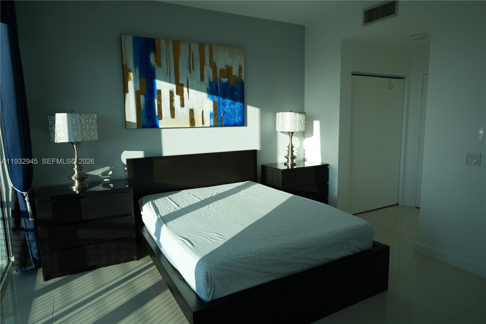 60 Southwest 13th Street, Unit 1901 Miami, FL 33130 - Photo 9 of 17 a bedroom with a bed and a mirror