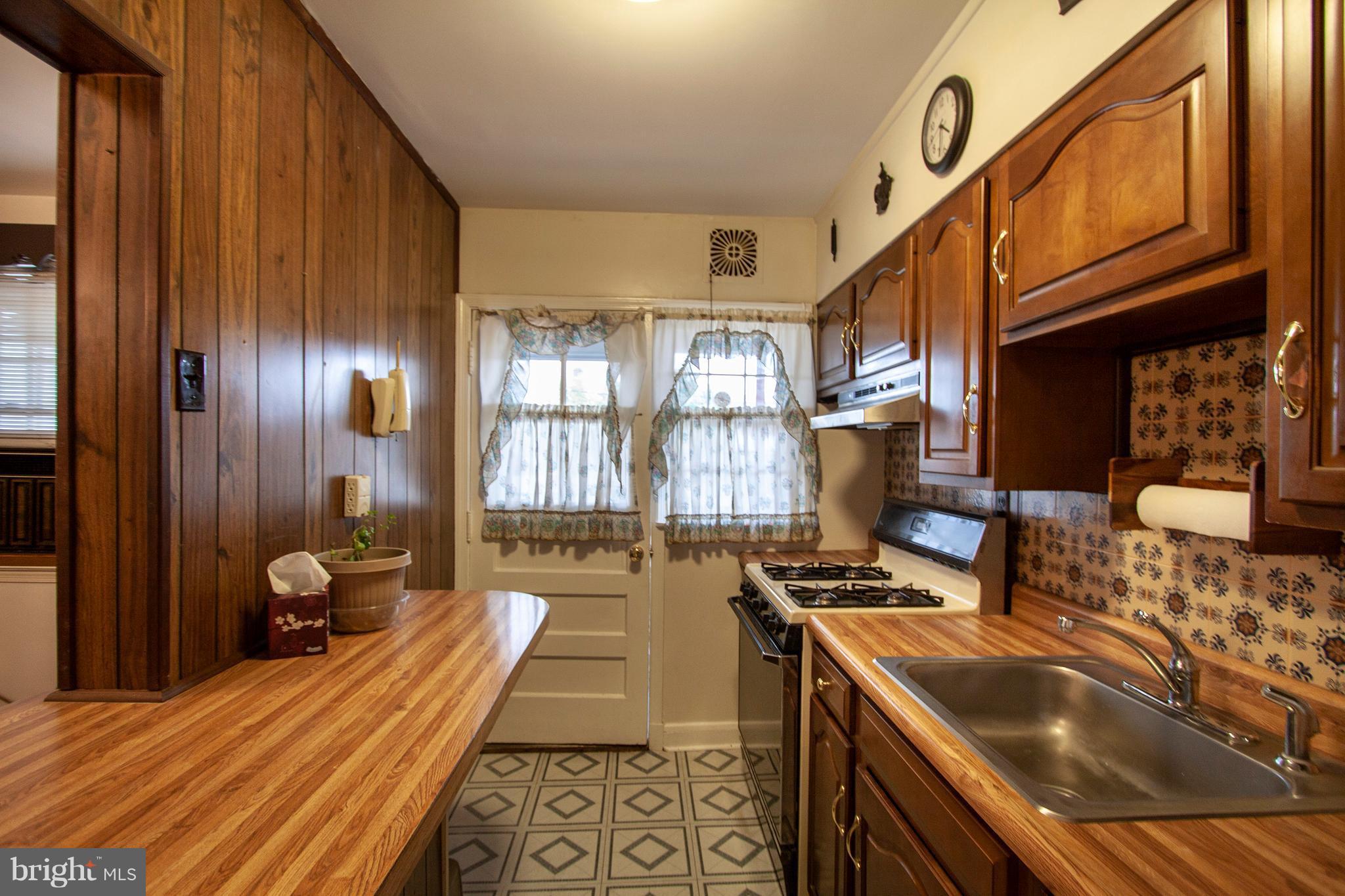2811 Plainfield Road Baltimore, MD 21222 - Photo 8 of 24 Kitchen