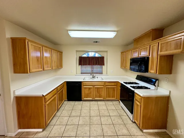 $365,000 | Undisclosed Address, Delano, CA 93215