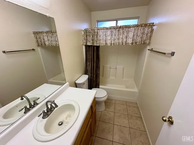 $365,000 | Undisclosed Address, Delano, CA 93215