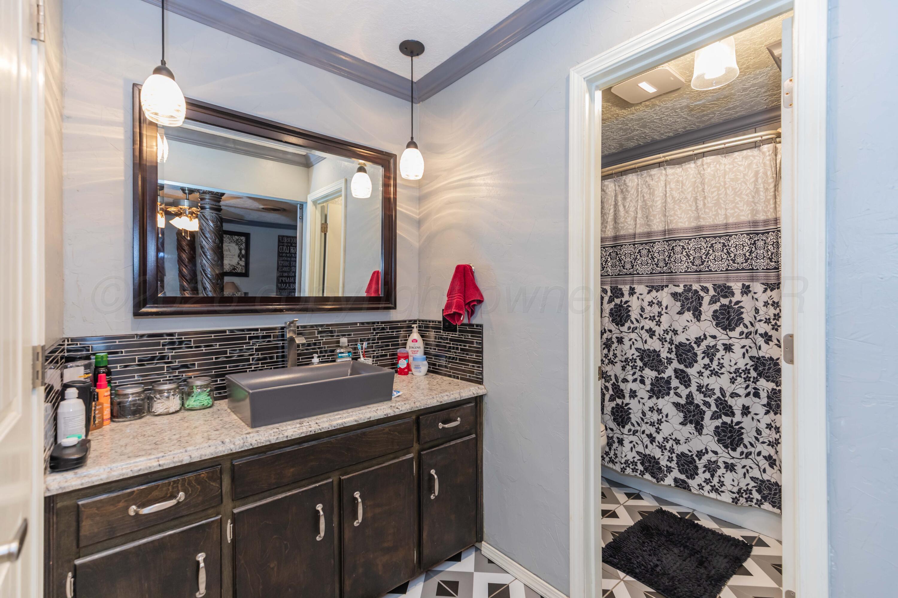 8135 Coronado Trail Amarillo, TX 79110 - Photo 20 of 38 PRIMARY BATH VIEW 1