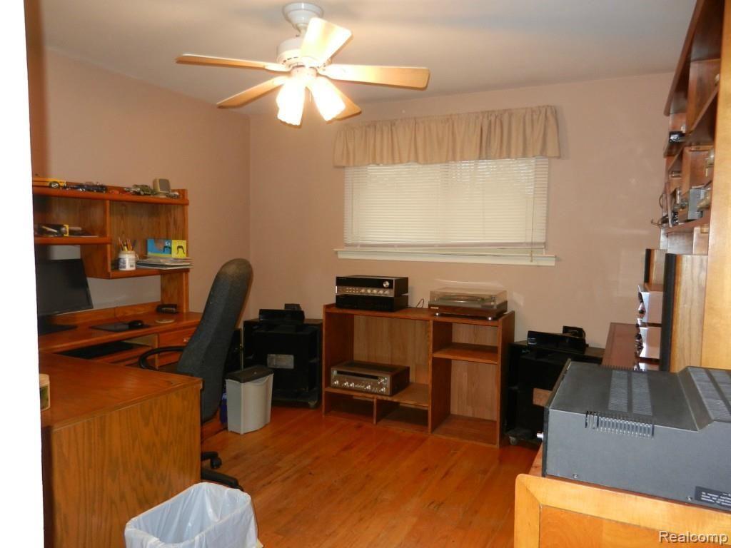 2452 Eaton Gate Road Lake Orion, MI 48360 - Photo 11 of 20 Bedroom 2.jpg