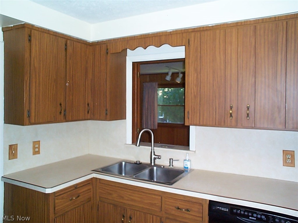 1143 Ford Road Lyndhurst, OH 44124 - Photo 14 of 32 Gallery Image 14