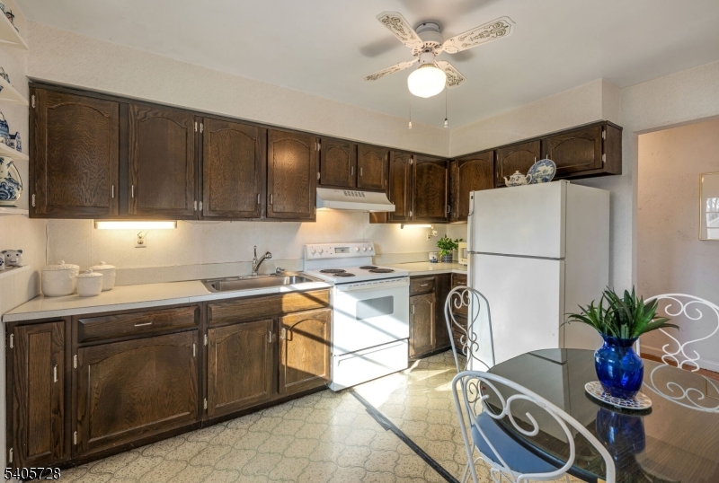 517 Vail Road Landing, NJ 07850 - Photo 12 of 30