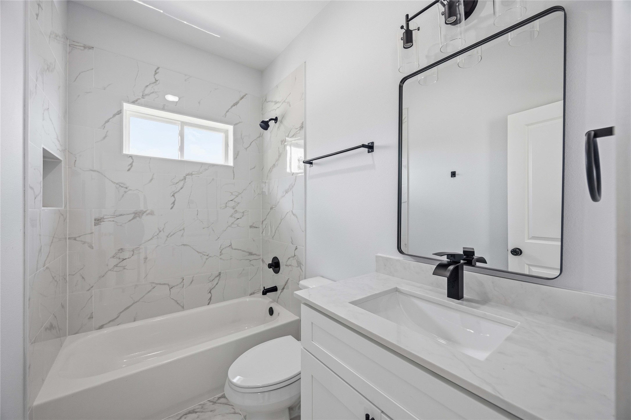 4138 Larkspur Street, Unit B Houston, TX 77051 - Photo 10 of 19