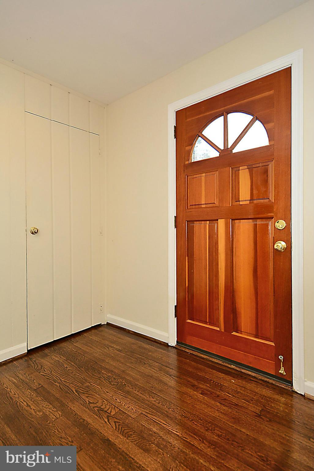1007 Kerwin Road Silver Spring, MD 20901 - Photo 4 of 26 Interior (General)